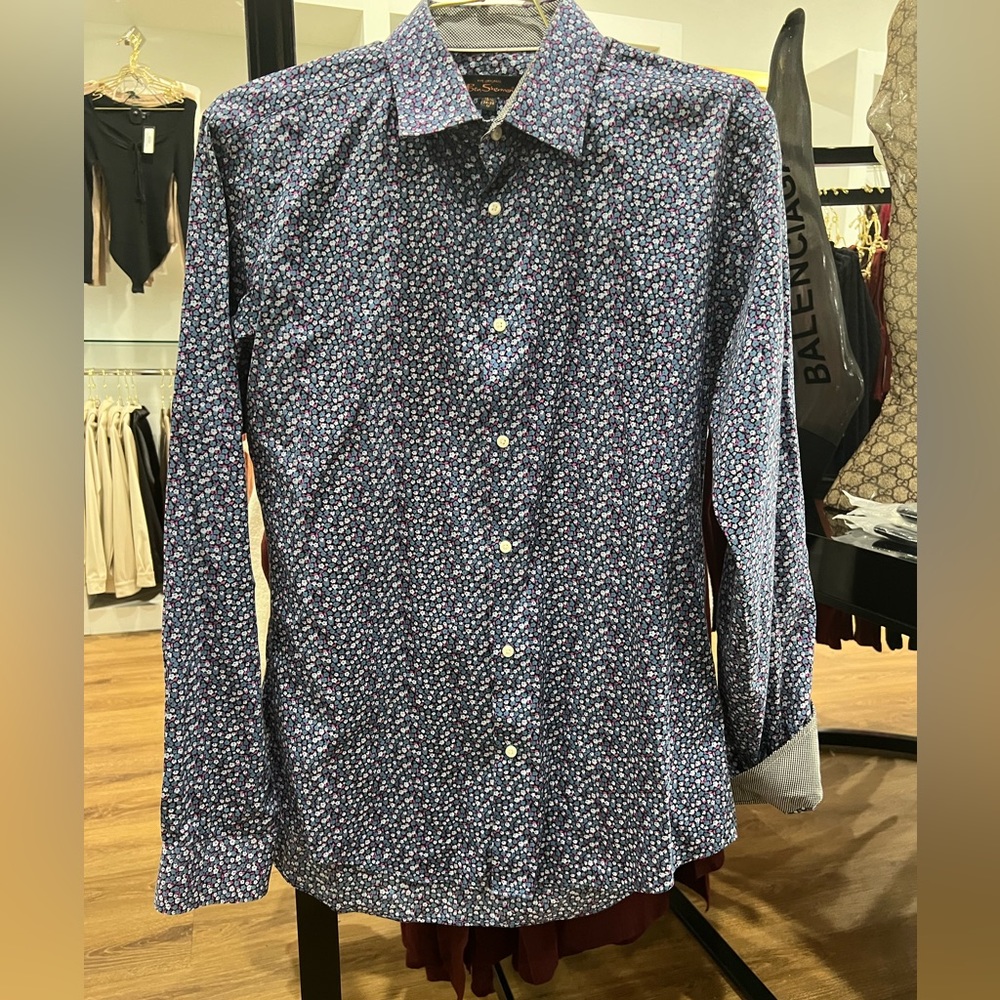 Ben Sherman Button Up Long Sleeve Dress Shirt Floral Print in size M.